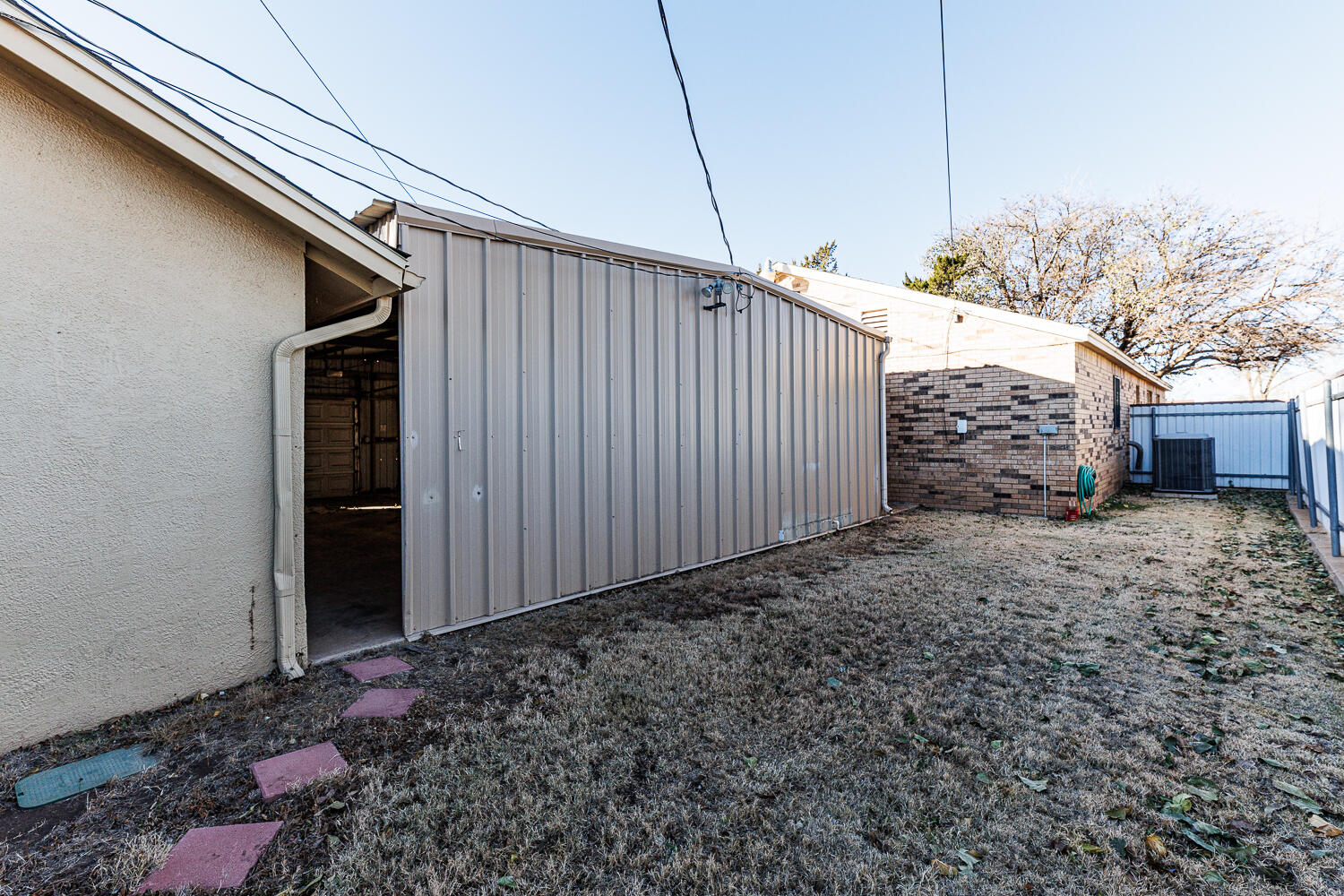 850 South 10th Street Slaton, TX 79364 - Photo 48 of 57 a backyard of a house