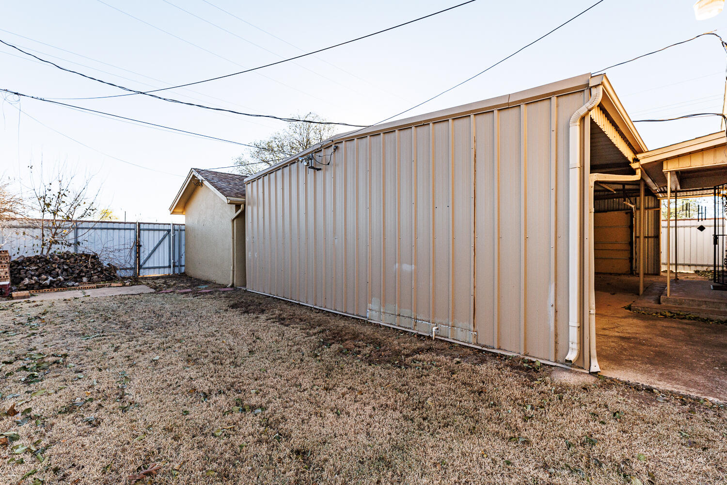 850 South 10th Street Slaton, TX 79364 - Photo 49 of 57 a backyard of a house