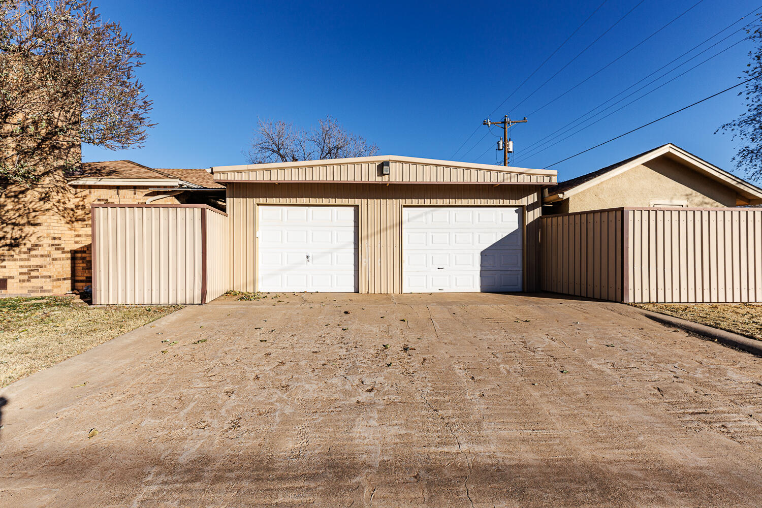 850 South 10th Street Slaton, TX 79364 - Photo 56 of 57 a front view of a house with a garage