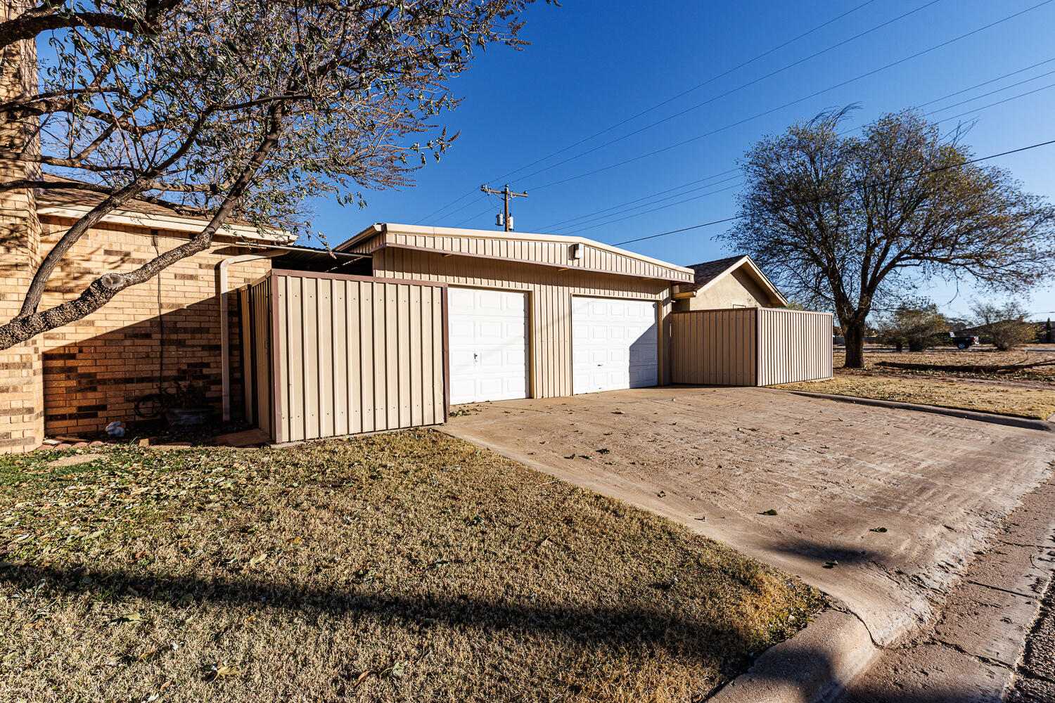 850 South 10th Street Slaton, TX 79364 - Photo 57 of 57 a front view of a house with a yard