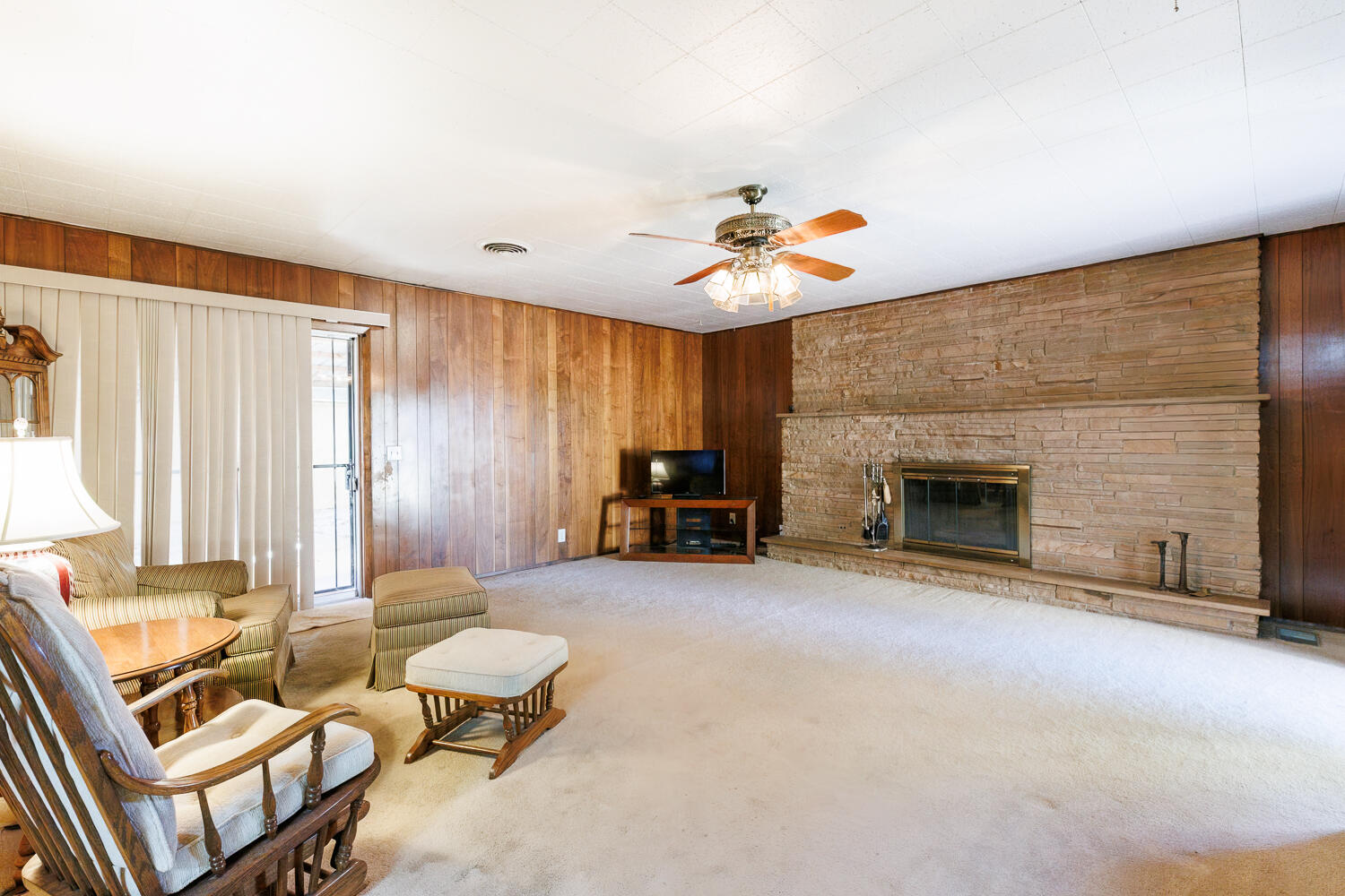 850 South 10th Street Slaton, TX 79364 - Photo 9 of 57 a living room with furniture and a fireplace