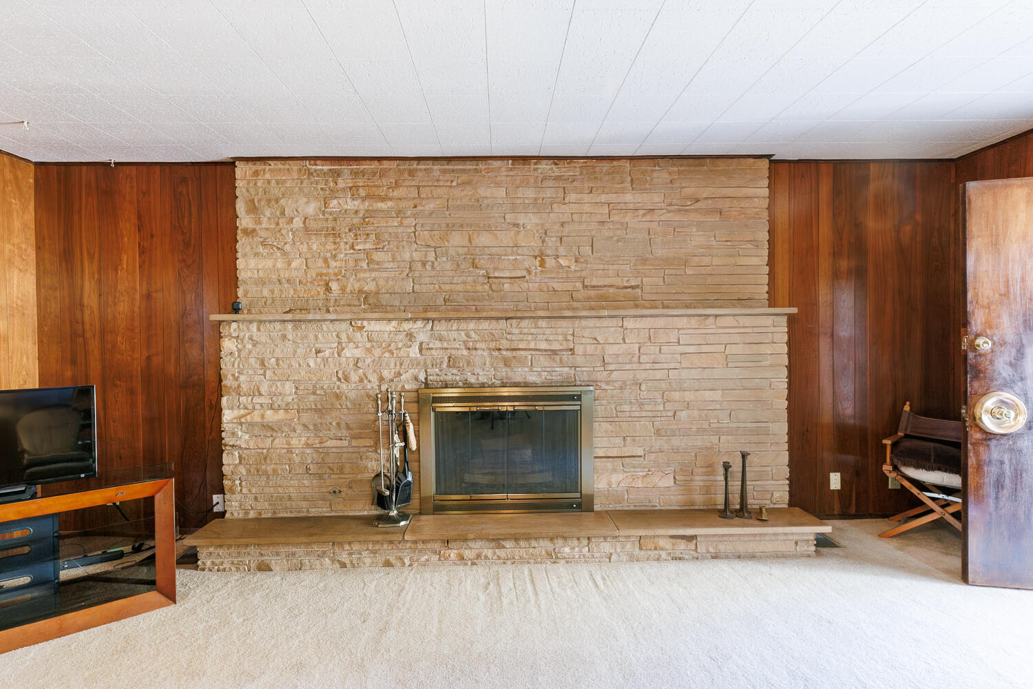 850 South 10th Street Slaton, TX 79364 - Photo 10 of 57 a living room with a fireplace