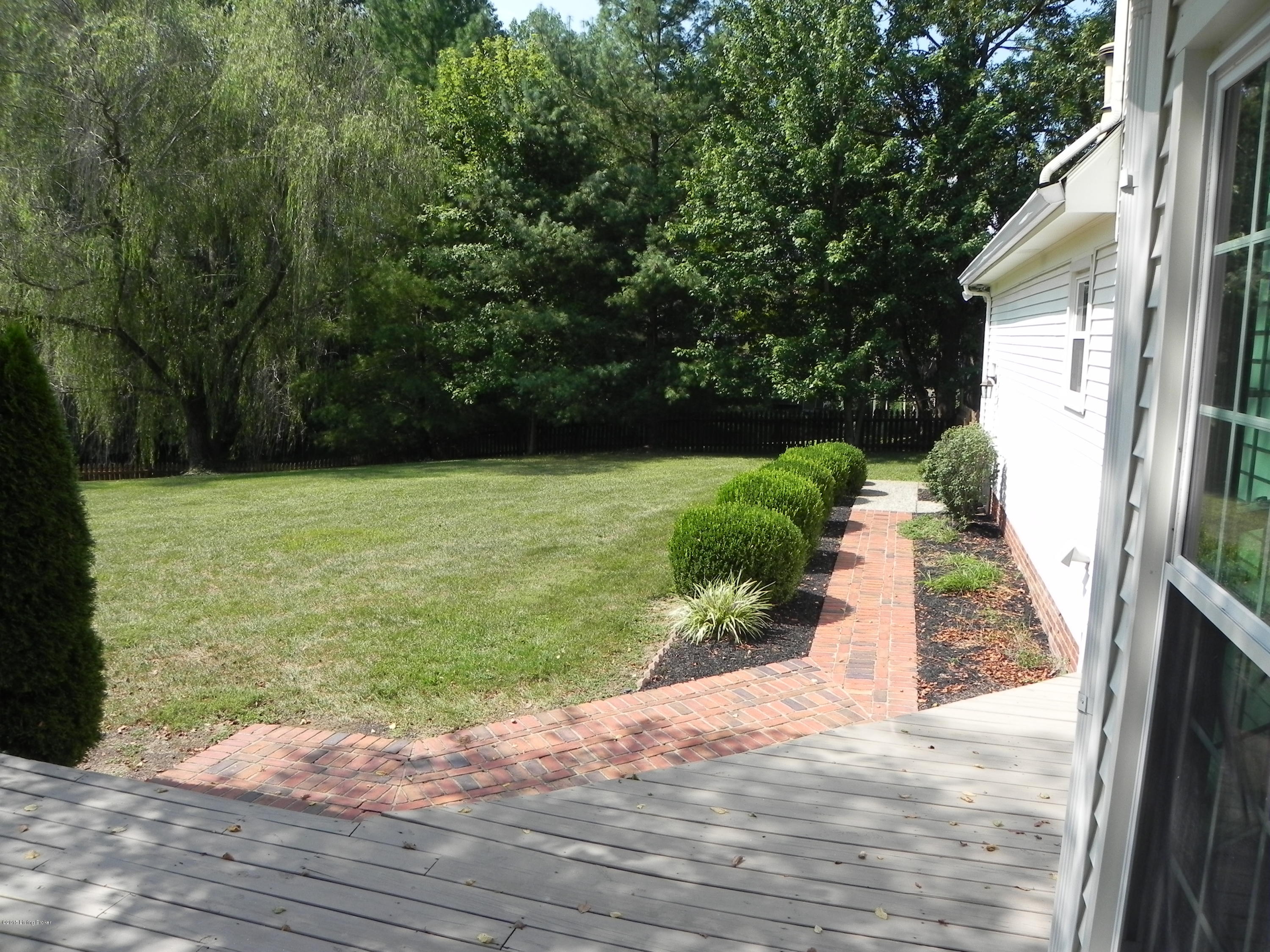 7010 Rock Hill Road Prospect, KY 40059 - Photo 31 of 34 32_BackyardBrickwalk01