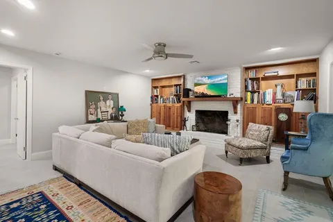 $699,999 | 1012 West 11th Avenue, Covington, LA 70433