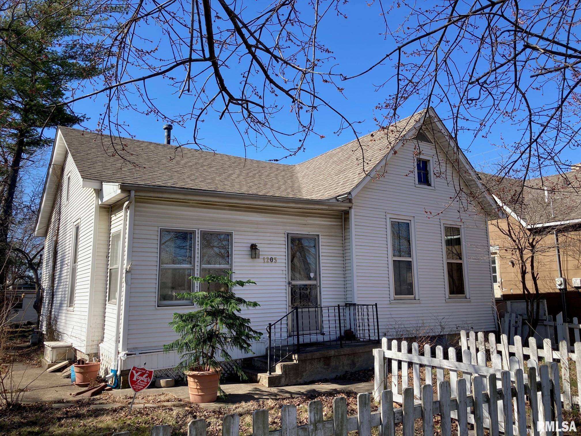 1203 South 9th Street Springfield, IL 62703 - Photo 1 of 27