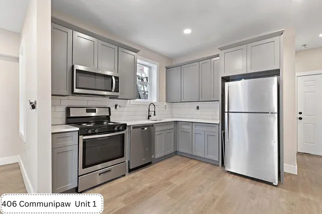 $2,200 | 406 Communipaw Avenue, Unit 1, Jersey City, NJ 07304