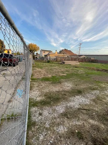 a view of a big yard with an trees