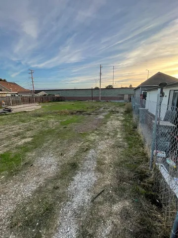 a view of a yard with an buildings