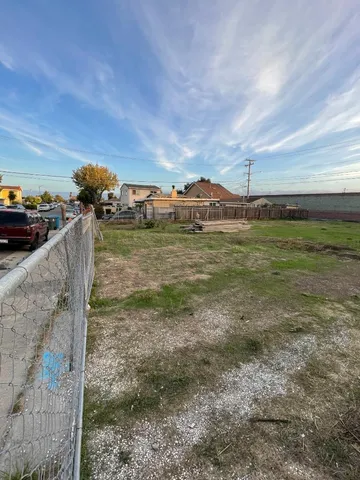 a view of a houses with a yard