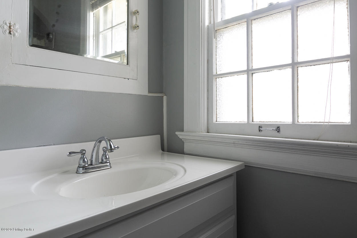 3606 Lexington Road Louisville, KY 40207 - Photo 17 of 24 New Vanity