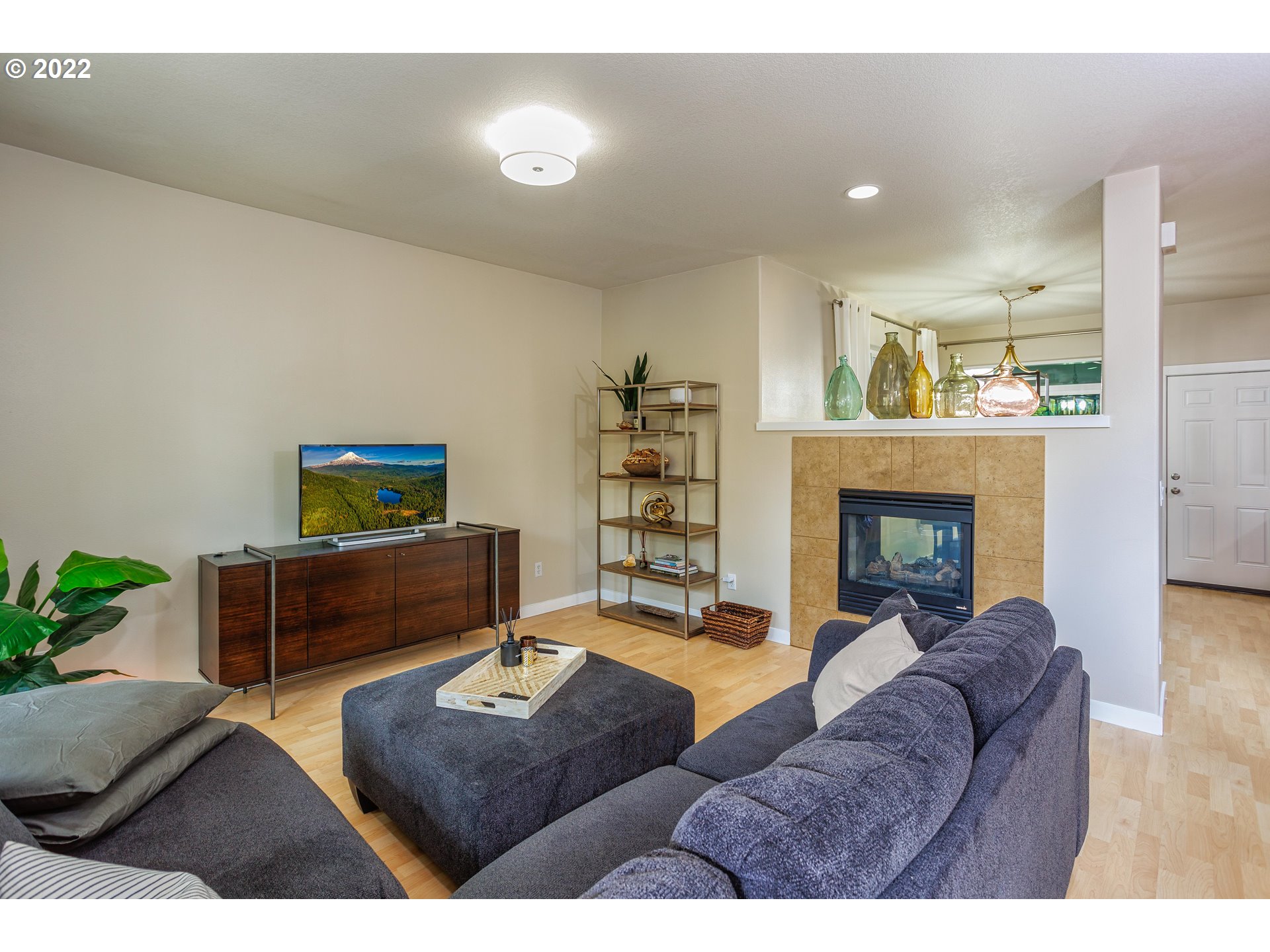 415 Northeast Suttle Street Portland, OR 97211 - Photo 4 of 21 Gallery Image 4