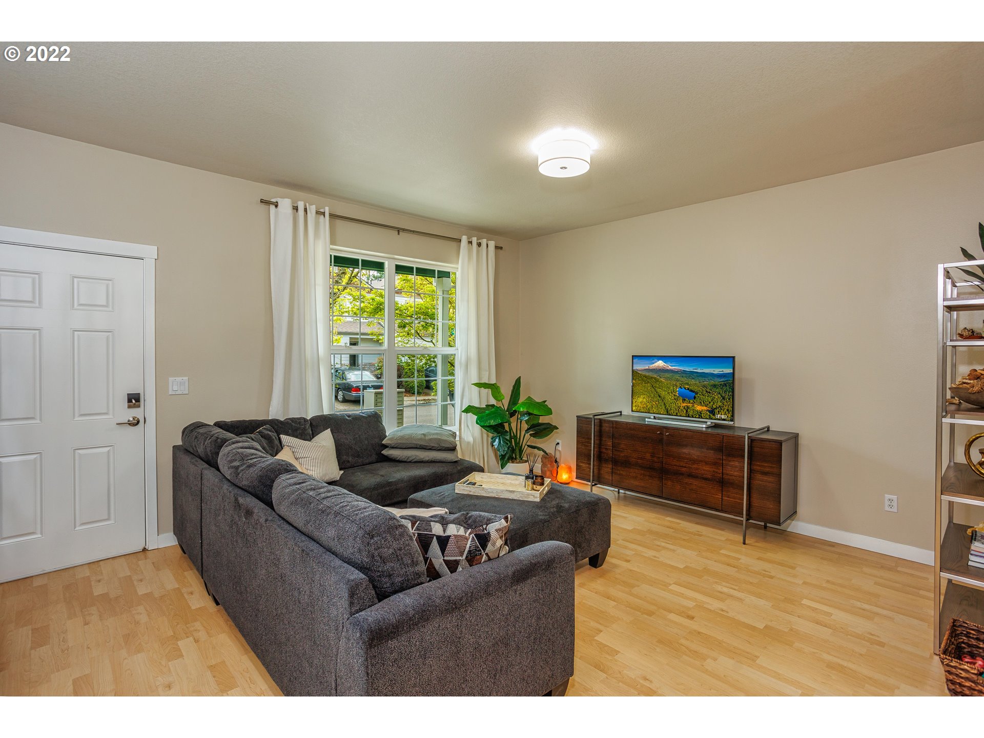 415 Northeast Suttle Street Portland, OR 97211 - Photo 5 of 21 Gallery Image 5