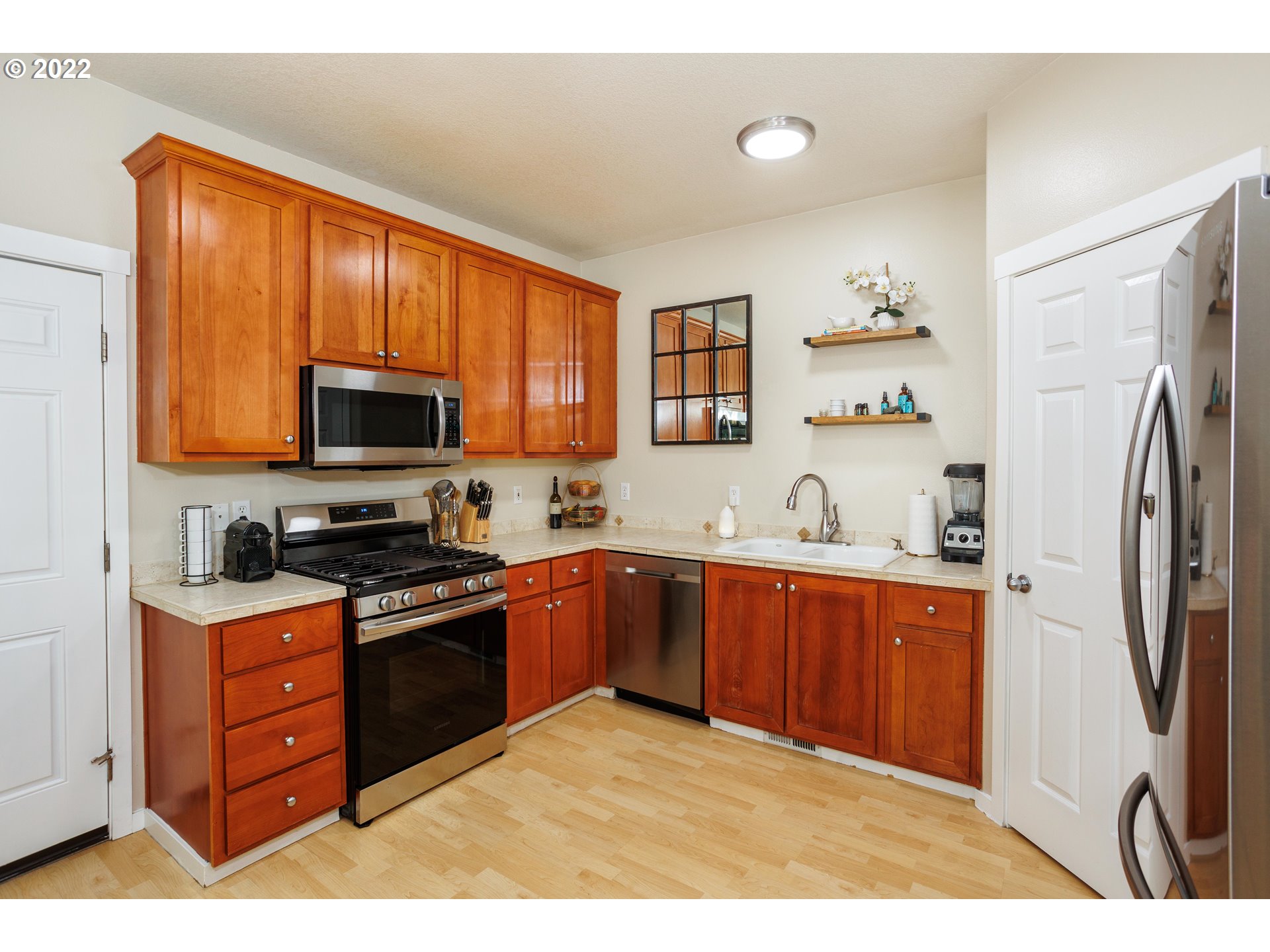 415 Northeast Suttle Street Portland, OR 97211 - Photo 8 of 21 Gallery Image 8