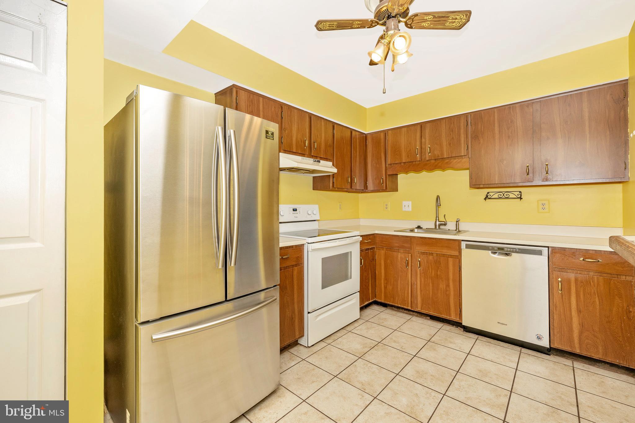 432 Terry Court, Unit B4 Frederick, MD 21701 - Photo 9 of 19 Kitchen