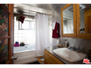 52 Ozone Avenue Venice, CA 90291 - Photo 13 of 46