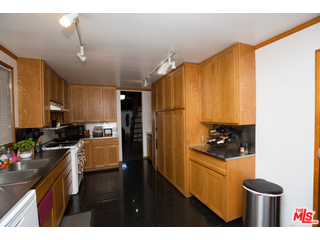 52 Ozone Avenue Venice, CA 90291 - Photo 16 of 46