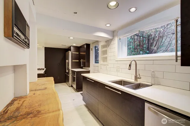 $5,900 | 23418 Northeast Union Hill Road, Unit R, Redmond, WA 98053