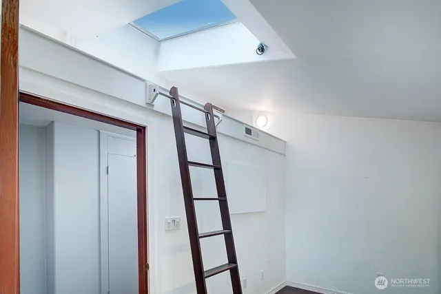 $5,900 | 23418 Northeast Union Hill Road, Unit R, Redmond, WA 98053