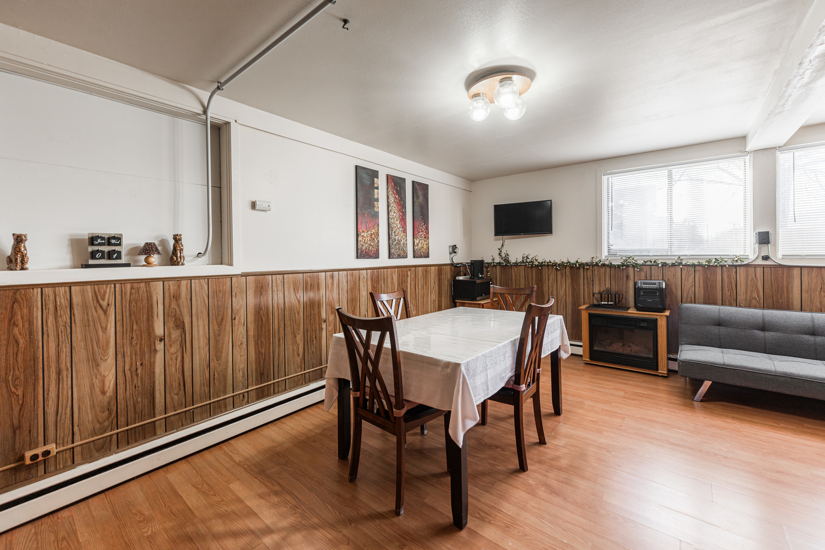 3432 Huffman Boulevard Rockford, IL 61103 - Photo 15 of 32 a view of a dining room with furniture