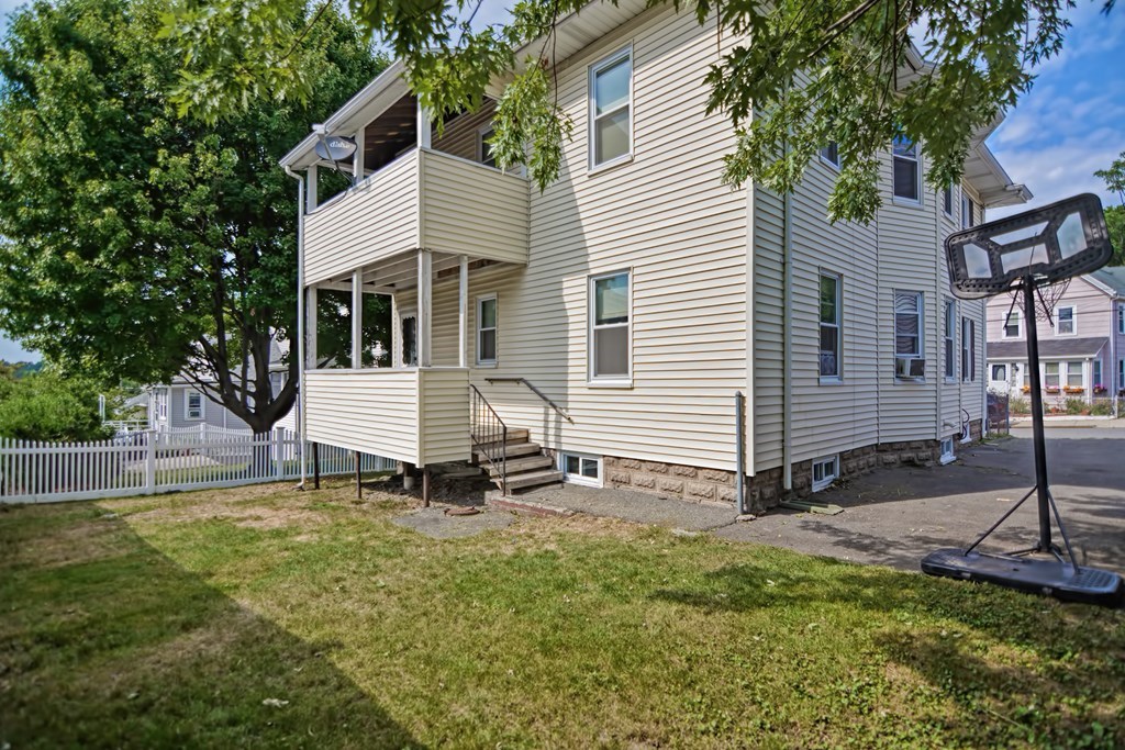 42 Sea Street Everett, MA 02149 - Photo 2 of 20