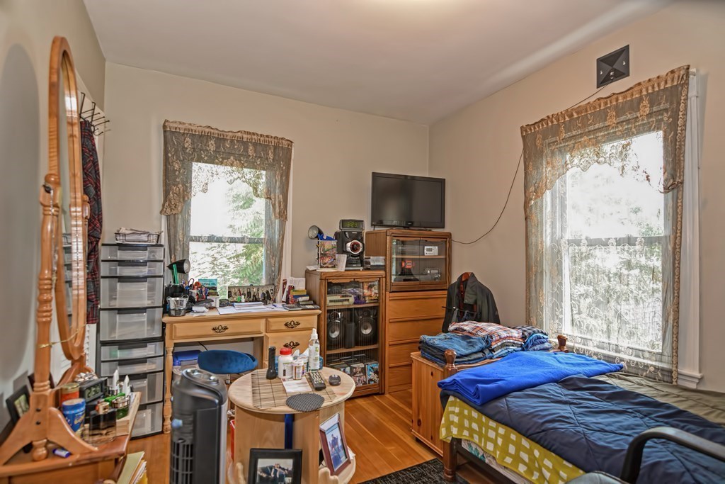 42 Sea Street Everett, MA 02149 - Photo 9 of 20