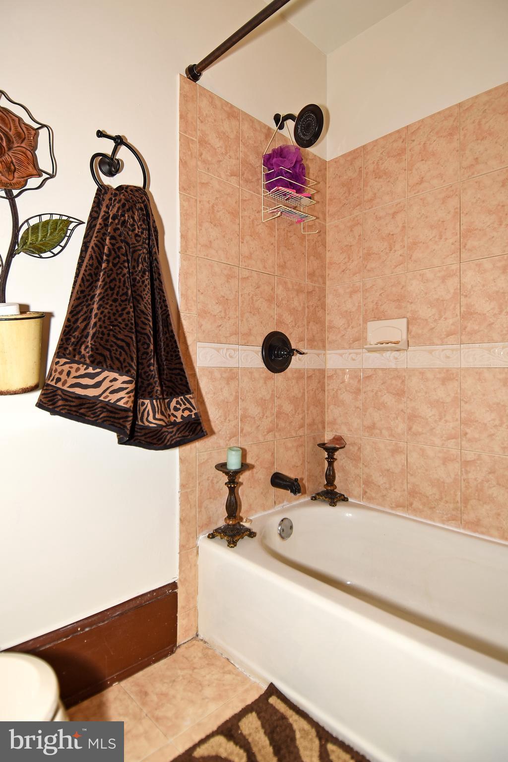 12917 Sturbridge Road Woodbridge, VA 22192 - Photo 11 of 29 Updated bathroom.
