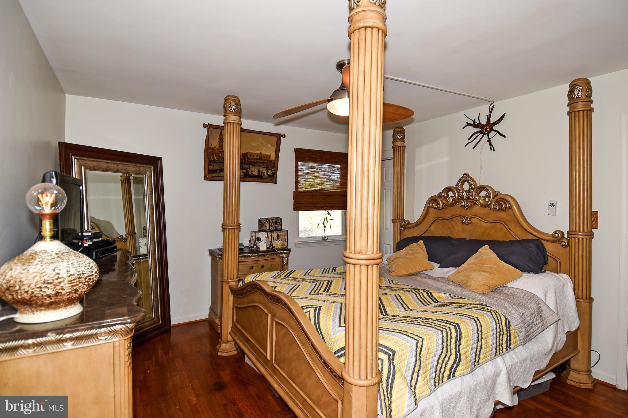 12917 Sturbridge Road Woodbridge, VA 22192 - Photo 15 of 29 Hardwood floors and ceiling fan.