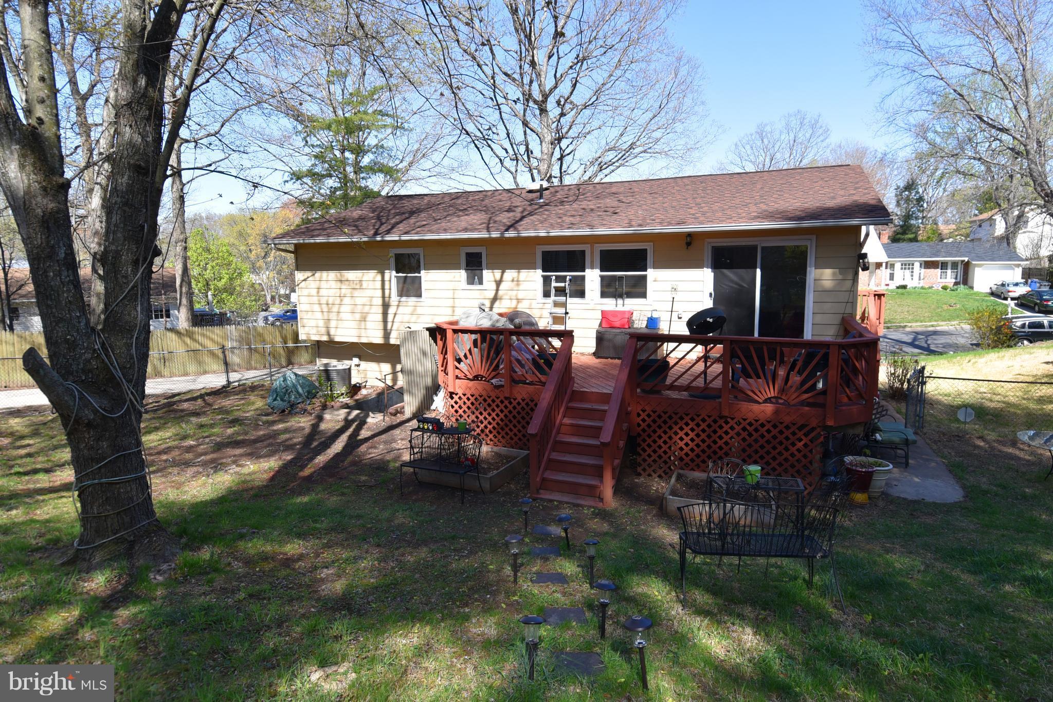 12917 Sturbridge Road Woodbridge, VA 22192 - Photo 25 of 29 Large backyard.