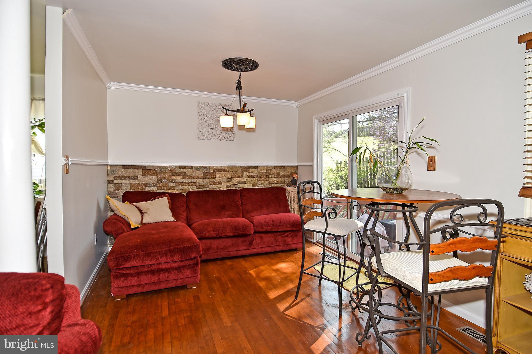 12917 Sturbridge Road Woodbridge, VA 22192 - Photo 9 of 29 Easy access to backyard deck area!