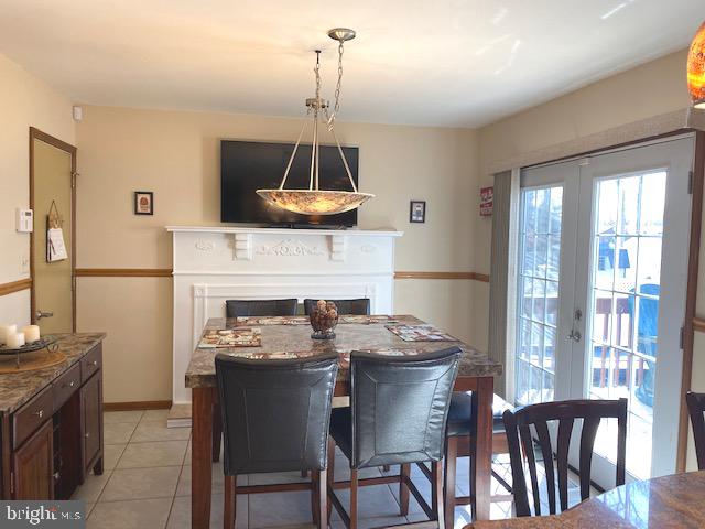 6 Palomar Road Sewell, NJ 08080 - Photo 11 of 63 Kitchen eating area w/french rear door to the deck