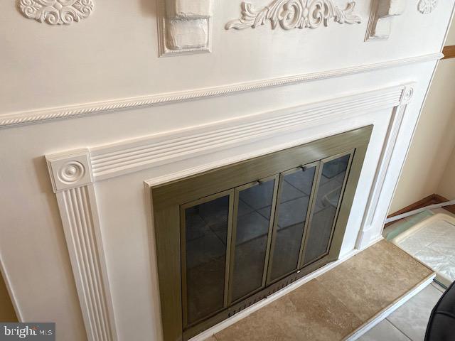 6 Palomar Road Sewell, NJ 08080 - Photo 13 of 63 Fireplace w/glass doors