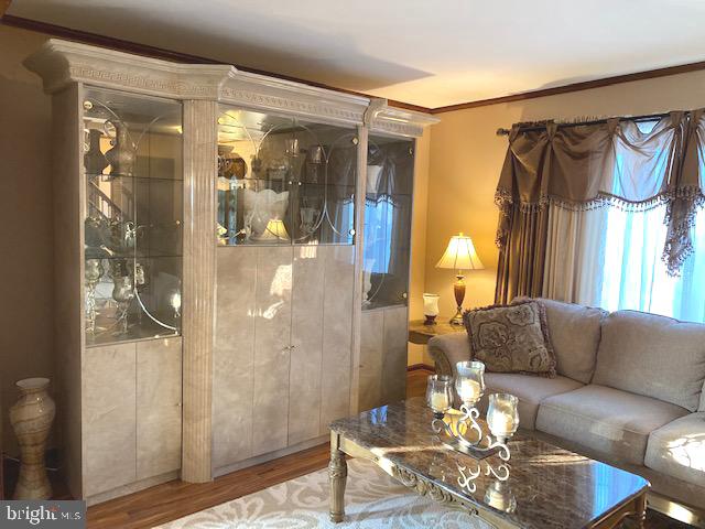 6 Palomar Road Sewell, NJ 08080 - Photo 15 of 63 Living room side wall