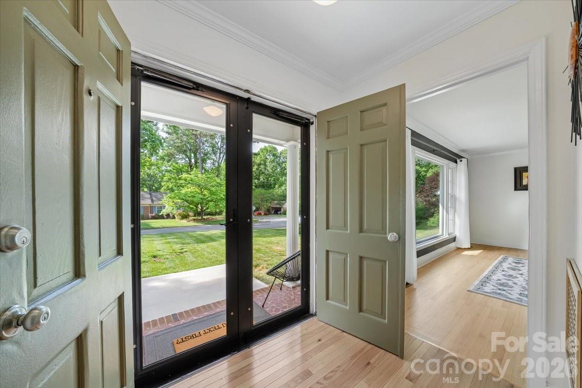 6701 Ronda Avenue Charlotte, NC 28211 - Photo 10 of 46 a view of an entryway