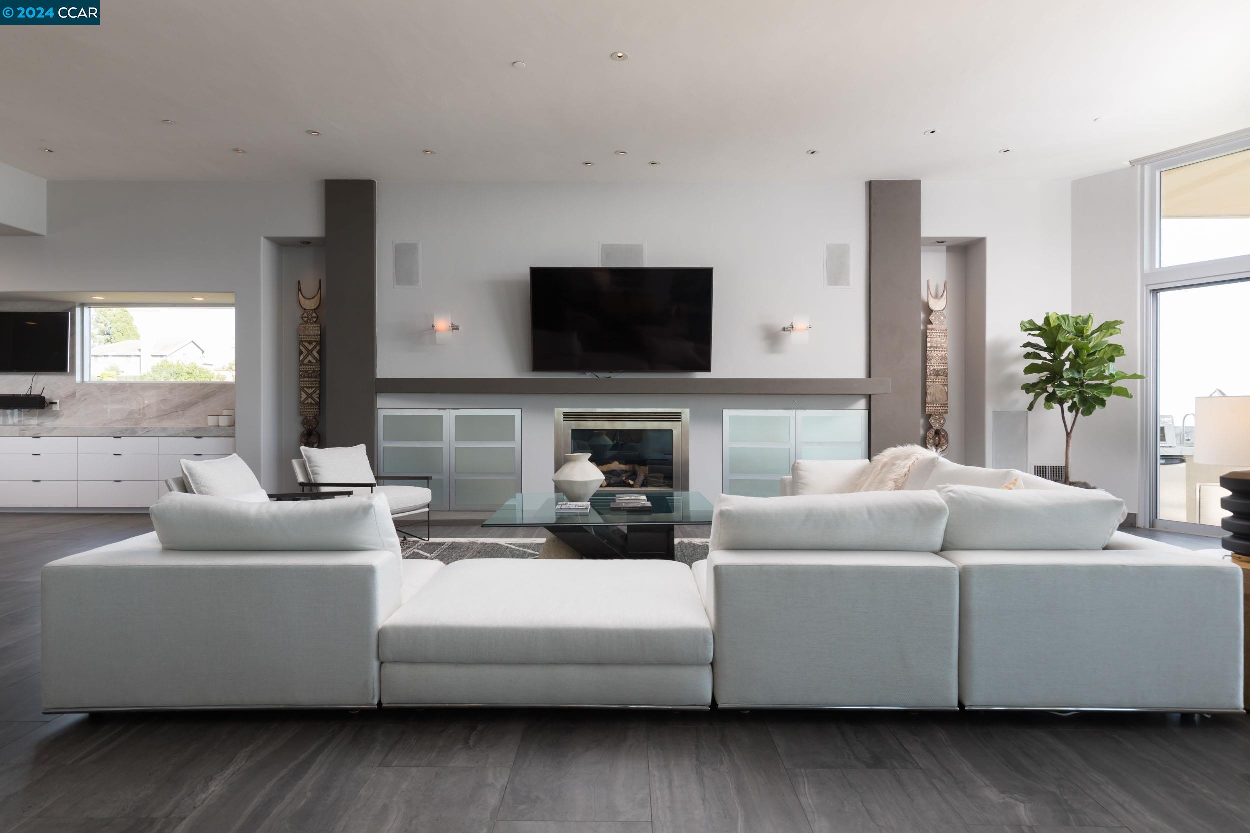 13367 Campus Drive Oakland, CA 94619 - Photo 9 of 60