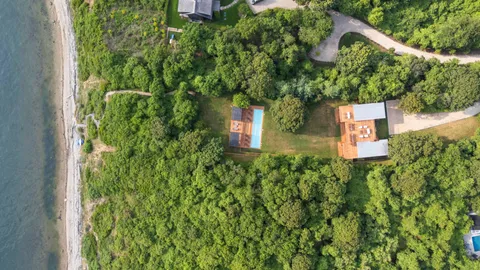 a view of a house with a tree
