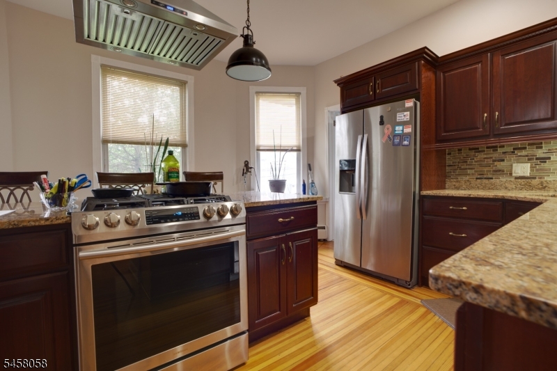 941 Edgewater Avenue Ridgefield, NJ 07657 - Photo 8 of 29 Gallery Image 8