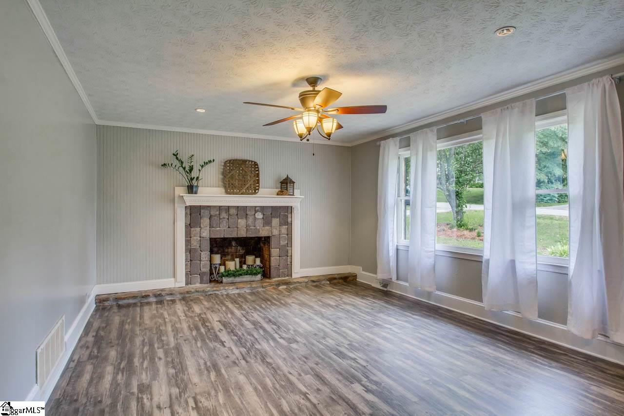 306 Timbrooke Way Easley, SC 29642 - Photo 2 of 36 Gallery Image 2