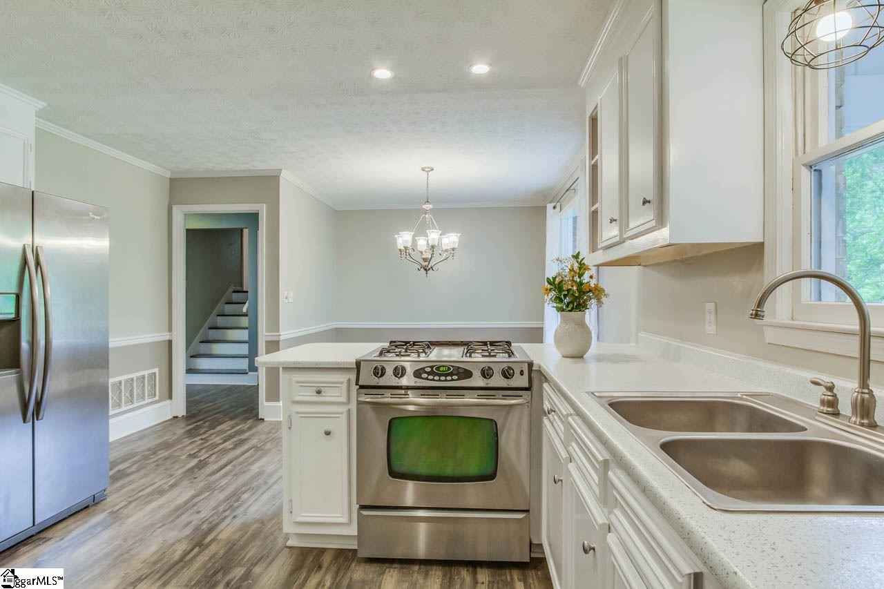306 Timbrooke Way Easley, SC 29642 - Photo 3 of 36 Gallery Image 3