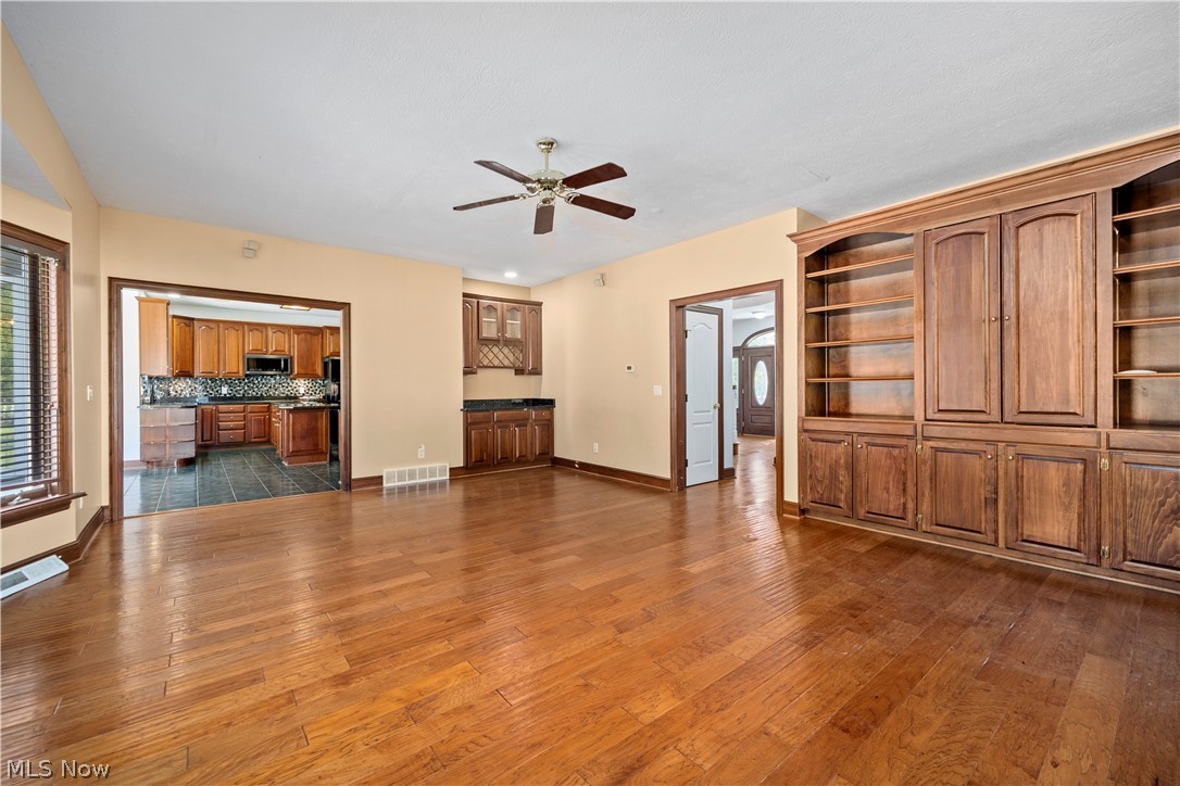 6232 Oak Point Road Lorain, OH 44053 - Photo 11 of 49 Gallery Image 11