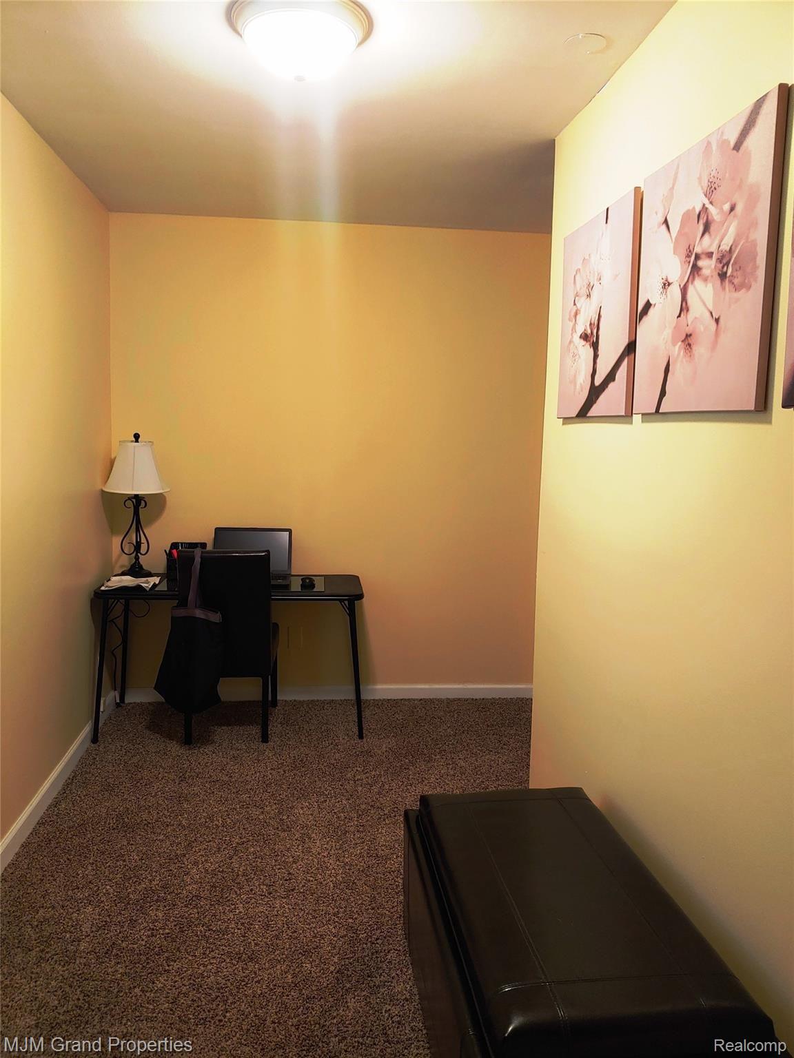 38915 Wade Road Romulus, MI 48174 - Photo 18 of 24 Office Nook.jpg