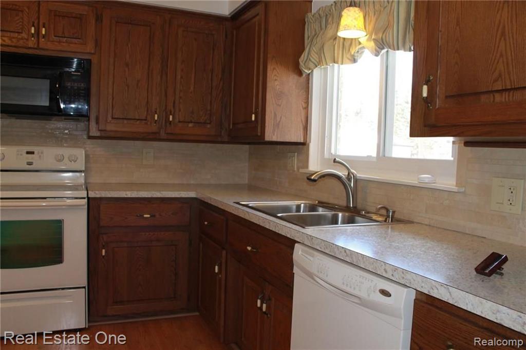 167 Booth Road Troy, MI 48085 - Photo 20 of 30