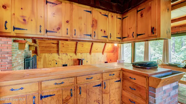 $299,999 | 824 County Road 106, Amsterdam, NY 12010