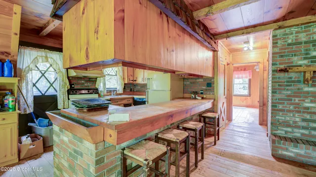 $299,999 | 824 County Road 106, Amsterdam, NY 12010