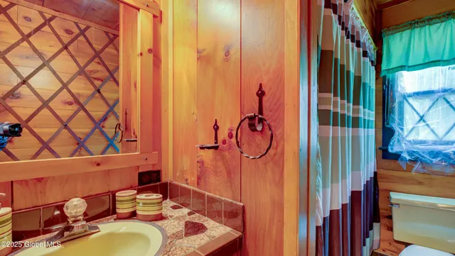 $299,999 | 824 County Road 106, Amsterdam, NY 12010