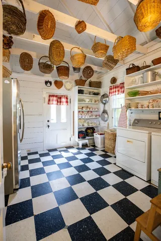 $2,300,000 | 70 Spring Street, Vineyard Haven, MA 02568