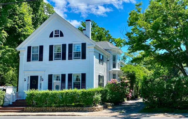 $2,300,000 | 70 Spring Street, Vineyard Haven, MA 02568