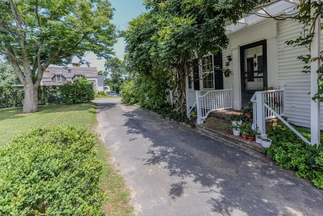 $2,300,000 | 70 Spring Street, Vineyard Haven, MA 02568