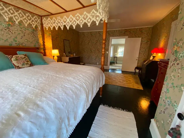 $2,300,000 | 70 Spring Street, Vineyard Haven, MA 02568