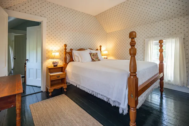 $2,300,000 | 70 Spring Street, Vineyard Haven, MA 02568