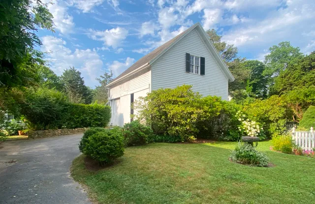 $2,300,000 | 70 Spring Street, Vineyard Haven, MA 02568